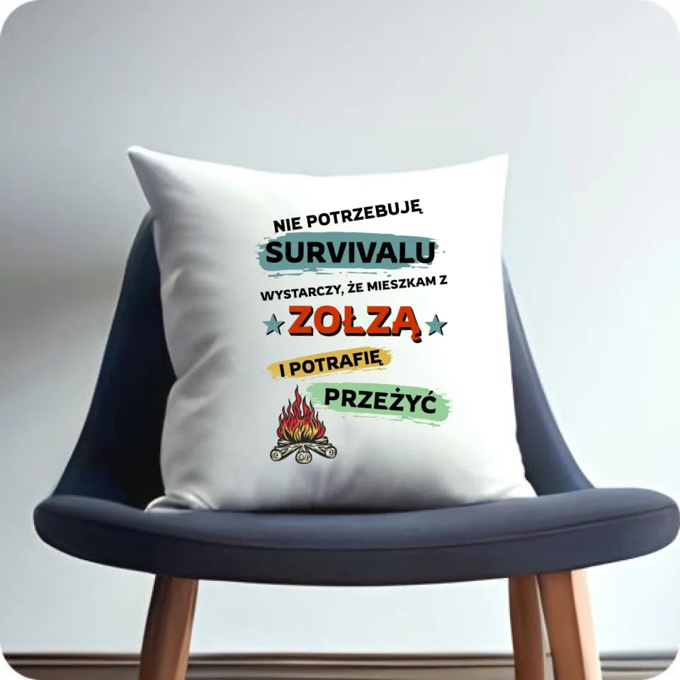 Poduszka dla niego na prezent - Nie potrzebuję survivalu, mieszkam z zołzą DCH25