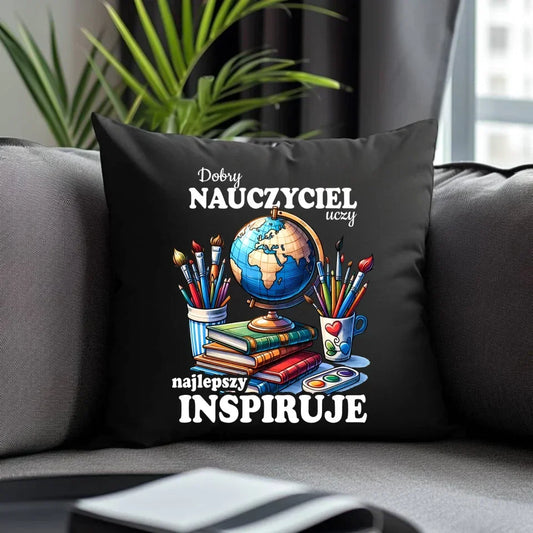 Najlepszy nauczyciel inspiruje | Poduszka dekoracyjna prezent dla nauczyciela N72 - StoryCups.pl