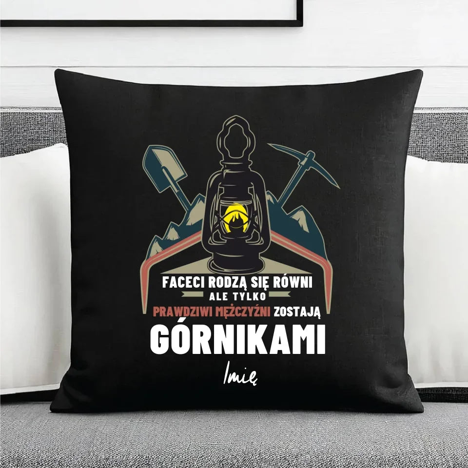 Prawdziwi mężczyźni zostają górnikami imię | Personalizowana poduszka dekoracyjna dla górnika G08 - StoryCups.pl