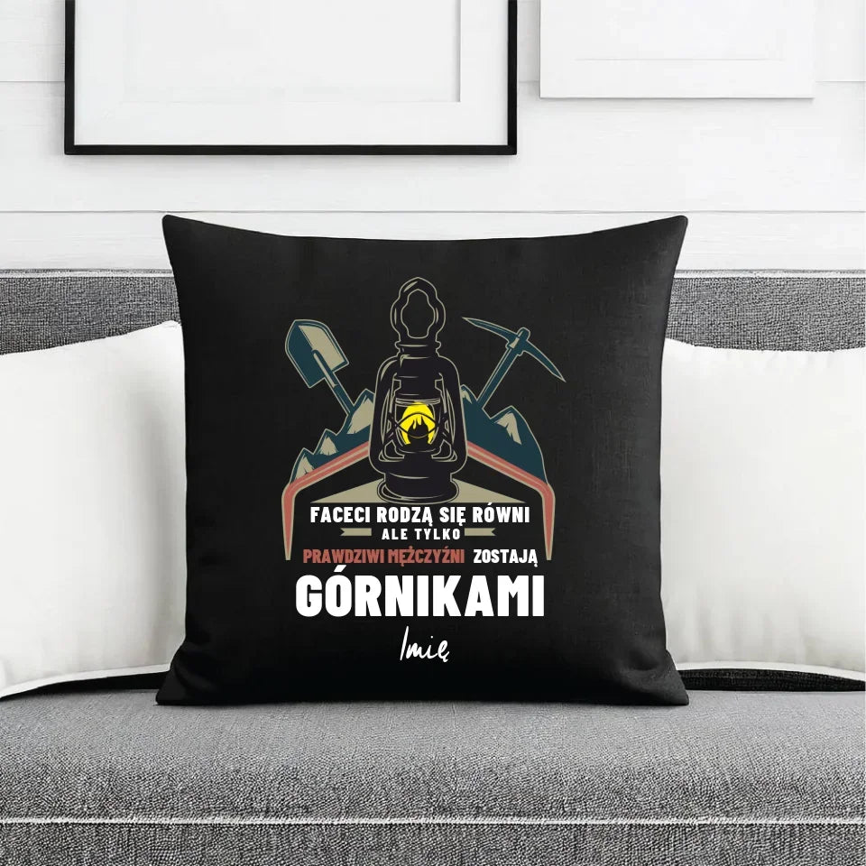 Prawdziwi mężczyźni zostają górnikami imię | Personalizowana poduszka dekoracyjna dla górnika G08 - StoryCups.pl