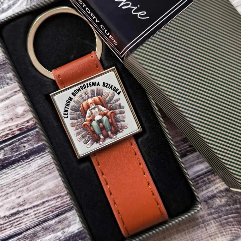 Centrum dowodzenia | Brelok dla dziadka D28 - StoryCups.pl