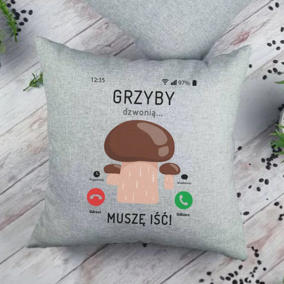 Grzyby dzwonią muszę iść | Poduszka dla dziadka D36 - StoryCups.pl