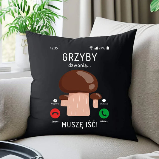 Grzyby dzwonią muszę iść | Poduszka dekoracyjna dla dziadka D36 - StoryCups.pl