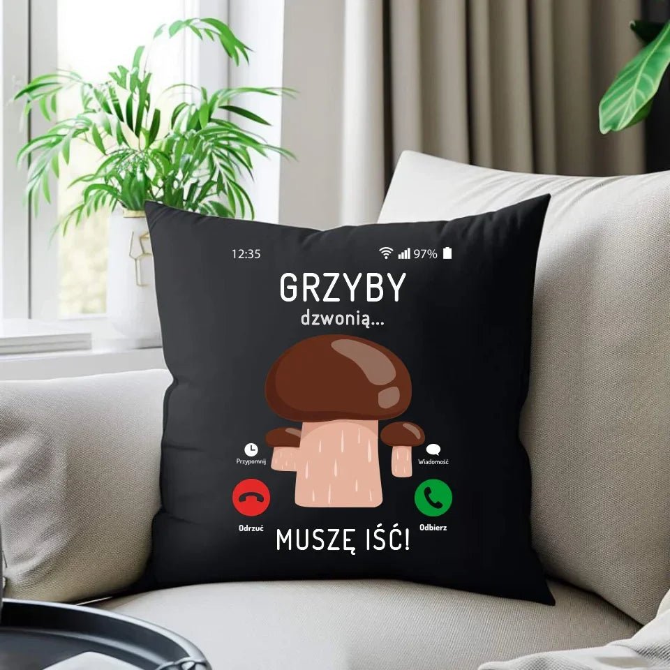 Grzyby dzwonią muszę iść | Poduszka dekoracyjna dla dziadka D36 - StoryCups.pl