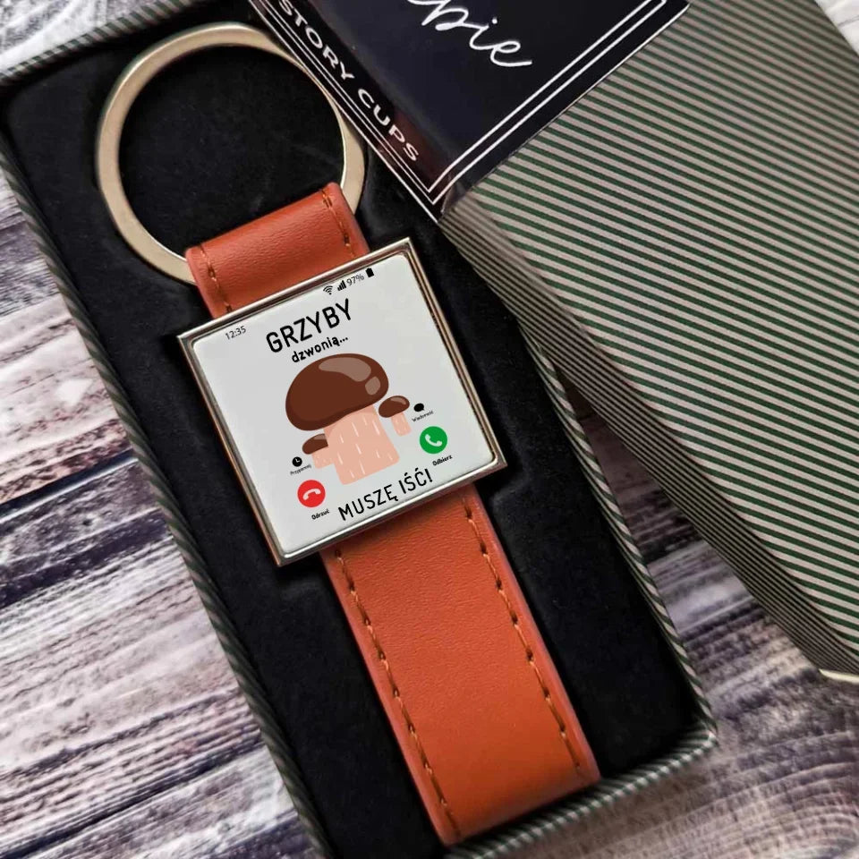 Grzyby dzwonią muszę iść | Brelok dla dziadka D36 - StoryCups.pl