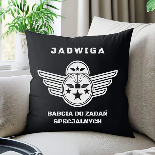 Babcia do zadań specjalnych | Poduszka dekoracyjna dla babci B31 - StoryCups.pl