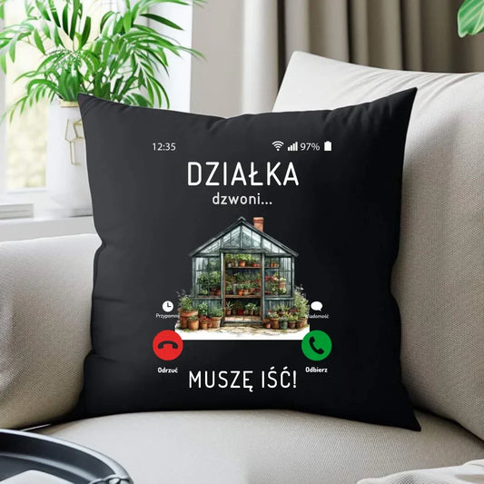 Działka dzwoni muszę iść | Poduszka dekoracyjna dla babci B41 - StoryCups.pl