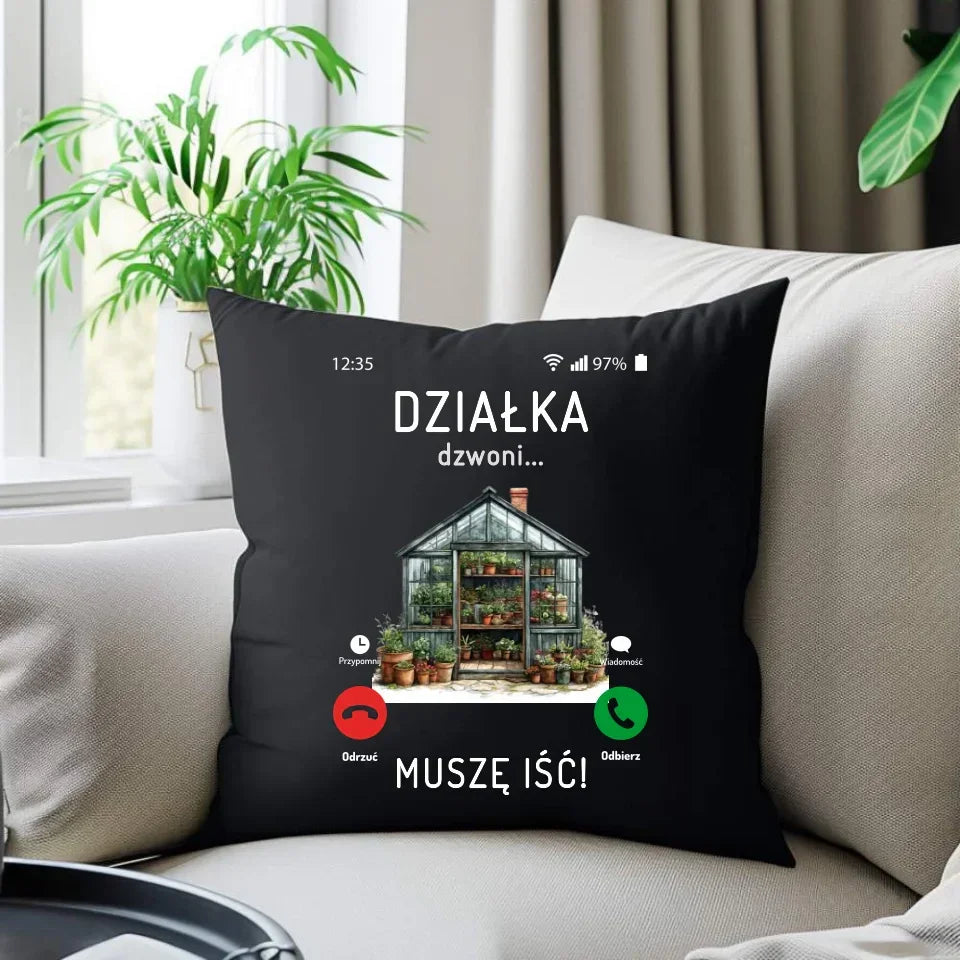 Działka dzwoni muszę iść | Poduszka dekoracyjna dla babci B41 - StoryCups.pl