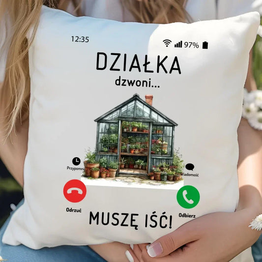 Działka dzwoni muszę iść | Poduszka dla babci B41 - StoryCups.pl