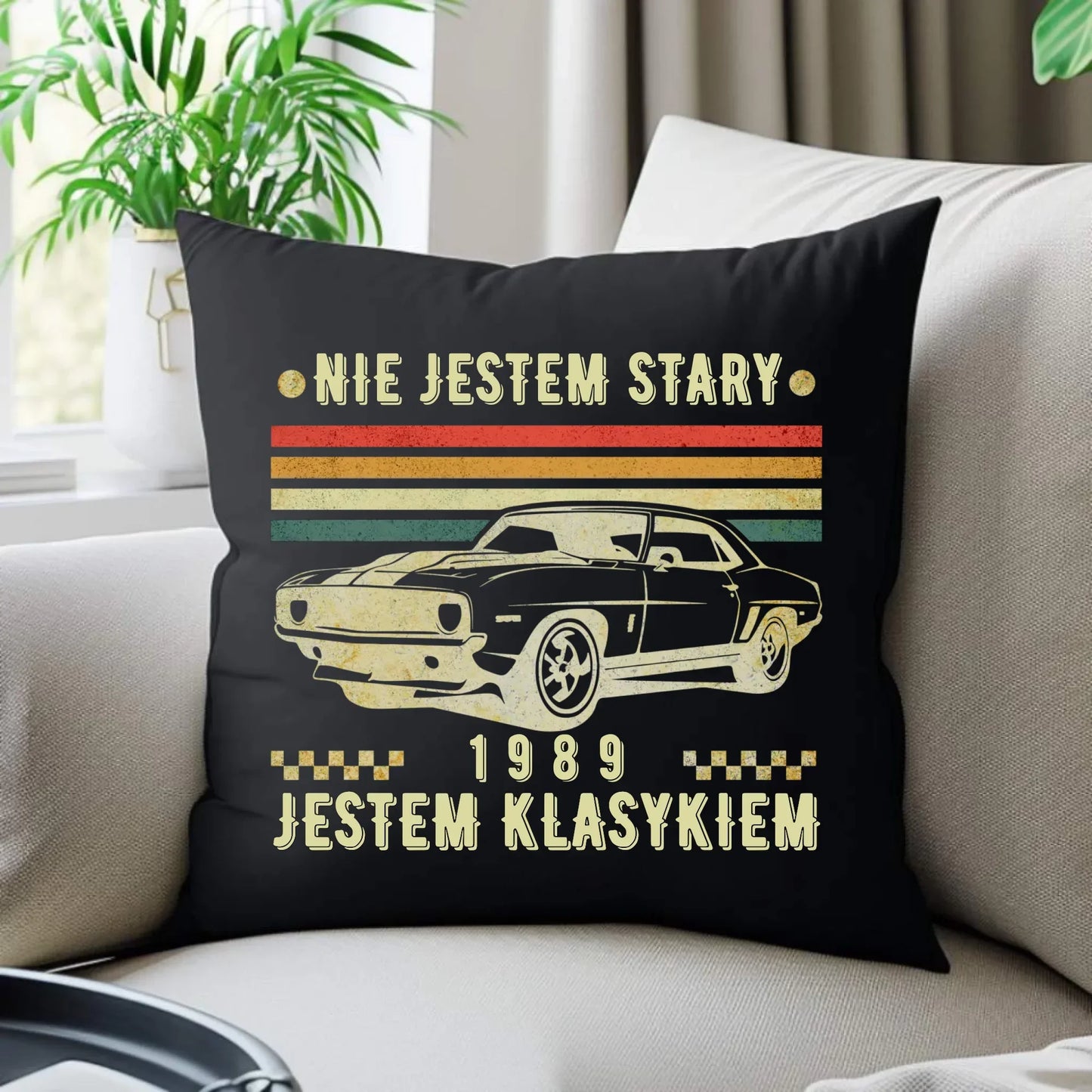 Nie jestem stary, jestem klasykiem | Personalizowana poduszka dekoracyjna na urodziny U22 - StoryCups.pl