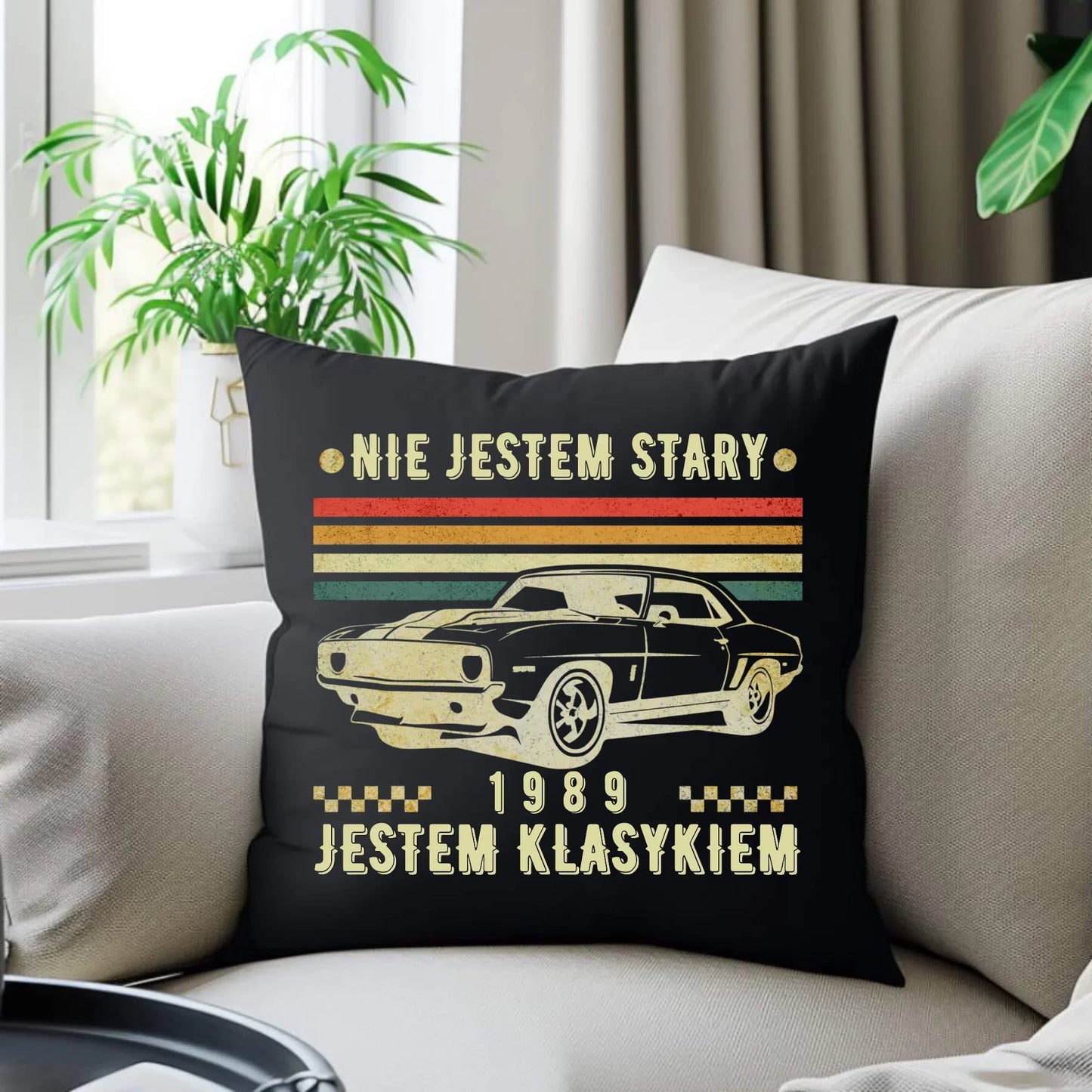 Nie jestem stary, jestem klasykiem | Personalizowana poduszka dekoracyjna na urodziny U22 - StoryCups.pl