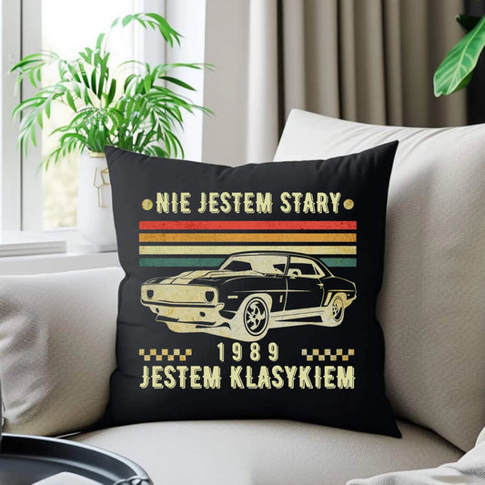 Nie jestem stary, jestem klasykiem | Personalizowana poduszka dekoracyjna na urodziny U22 - StoryCups.pl