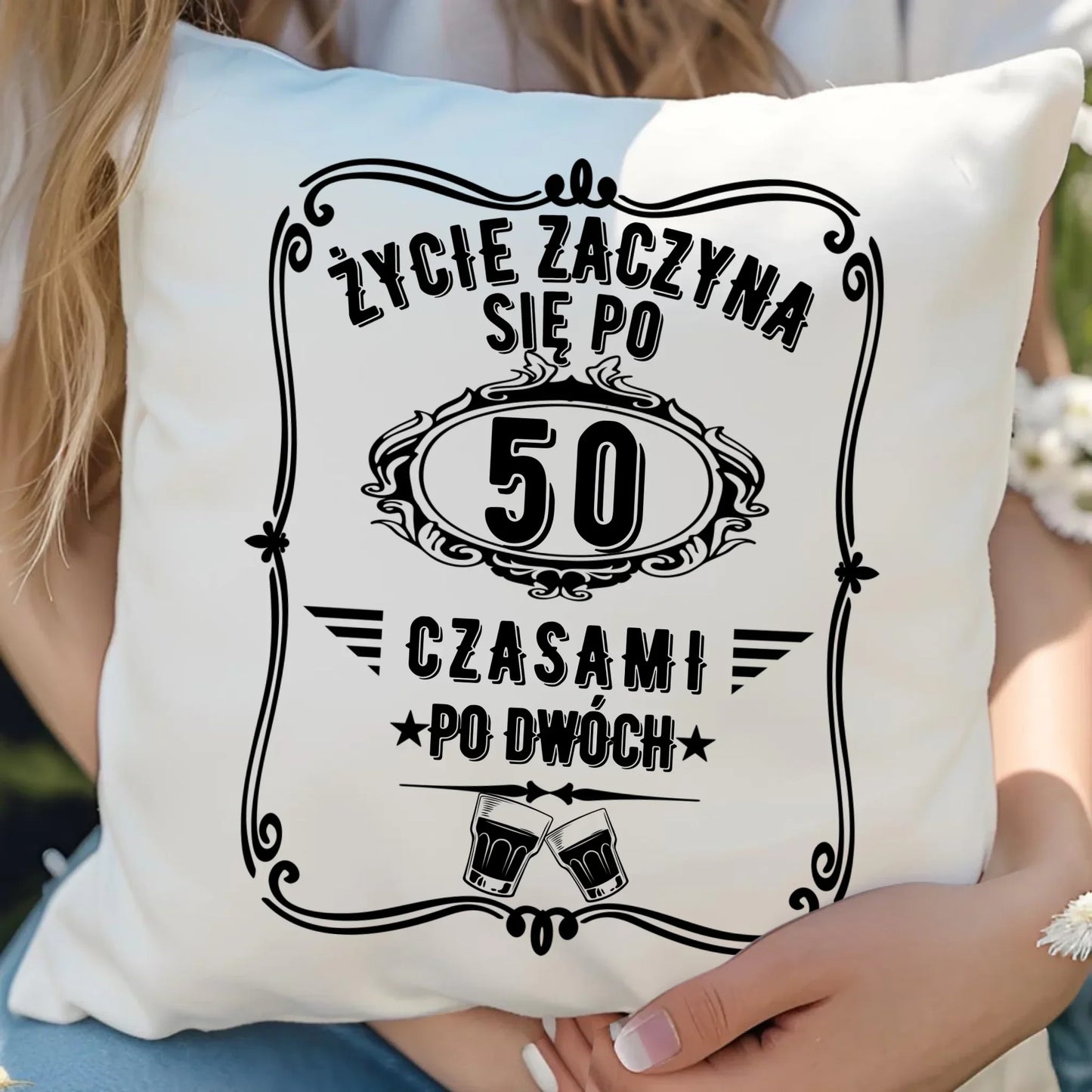 Życie zaczyna się po 50 | Poduszka prezent na 50 urodziny U12 - StoryCups.pl