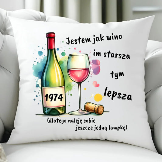 Jestem jak wino im starsza tym lepsza | Poduszka prezent na urodziny U13 - StoryCups.pl