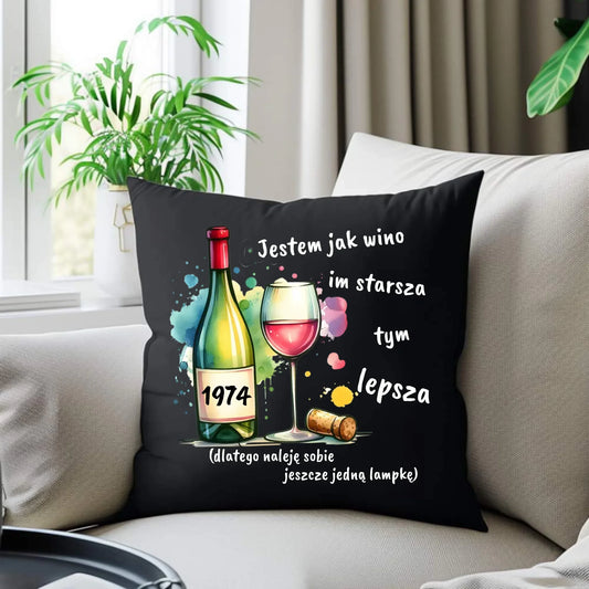 Jestem jak wino im starsza tym lepsza | Poduszka dekoracyjna prezent na urodziny U13 - StoryCups.pl