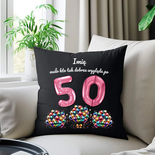 Mało kto tak dobrze wygląda | Poduszka dekoracyjna na urodziny U16 - StoryCups.pl