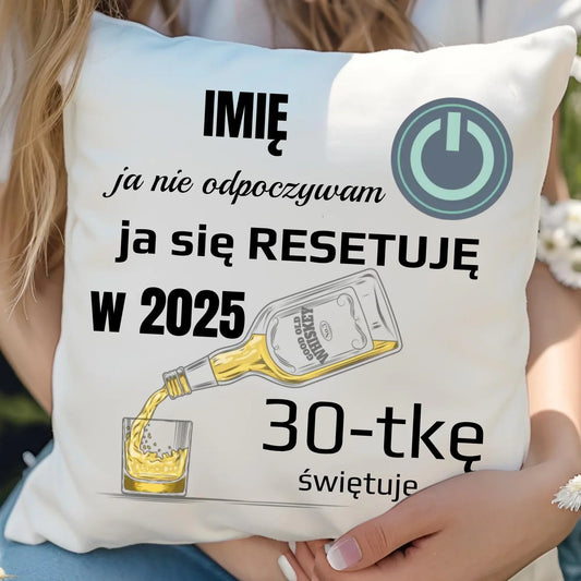Ja się resetuję | Poduszka na urodziny U19 - StoryCups.pl