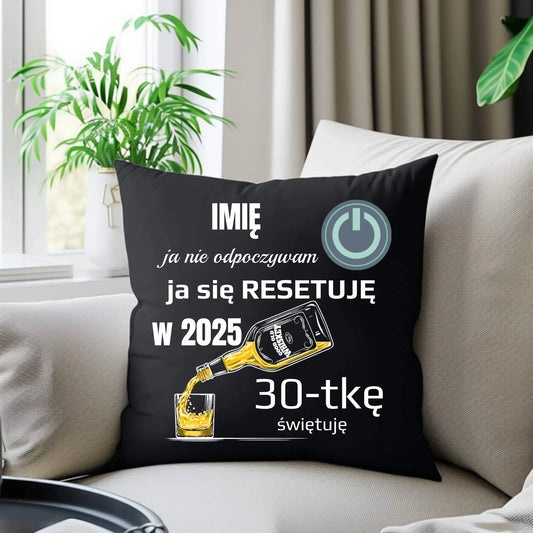 Ja się resetuję | Poduszka prezent na urodziny U19 - StoryCups.pl