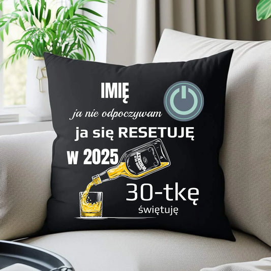 Ja się resetuję | Poduszka prezent na urodziny U19 - StoryCups.pl