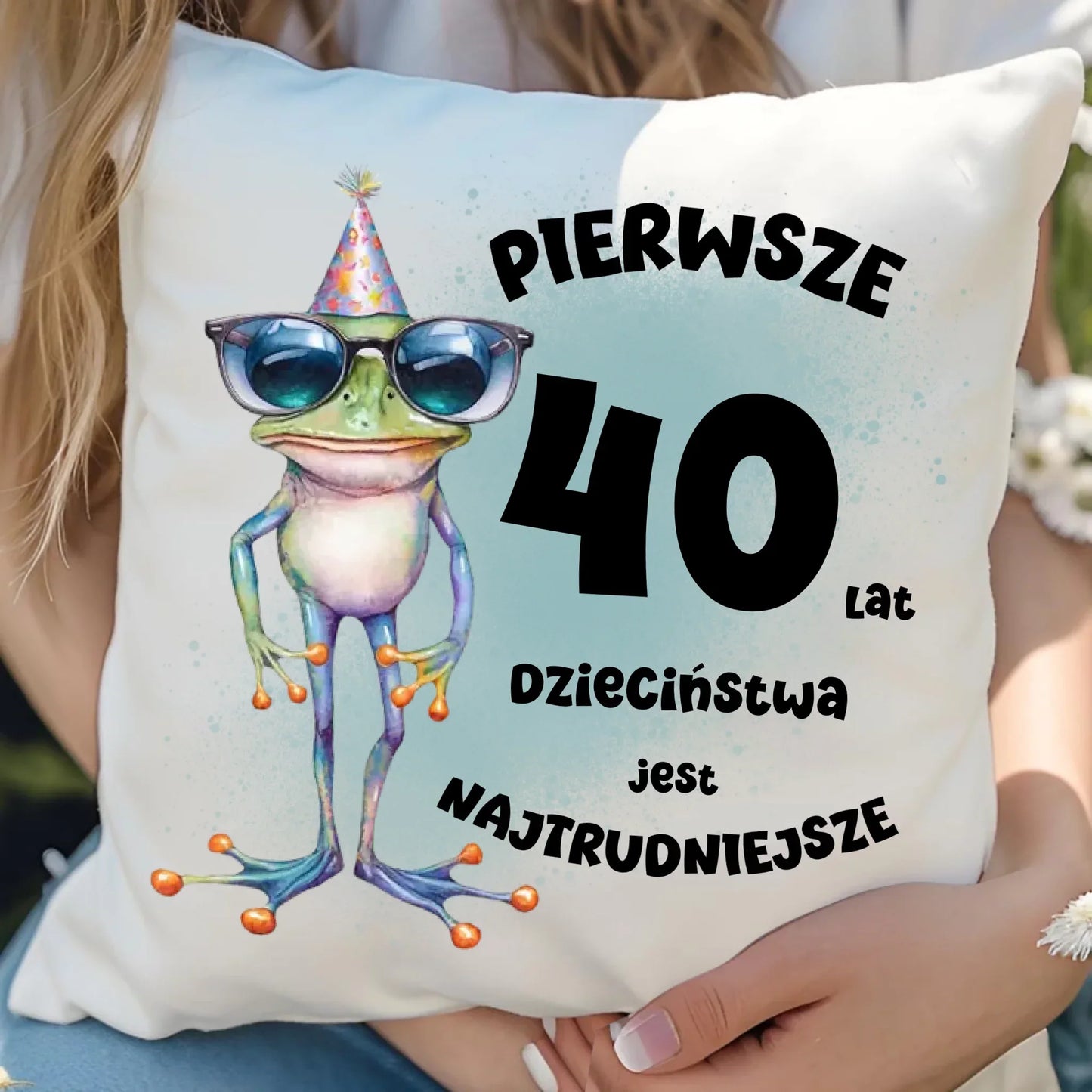 Pierwsze 40 lat dzieciństwa jest najtrudniejsze | Personalizowana poduszka na urodziny U20 - StoryCups.pl