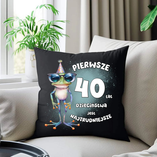 Pierwsze 40 lat dzieciństwa jest najtrudniejsze | Poduszka dekoracyjna na urodziny U20 - StoryCups.pl