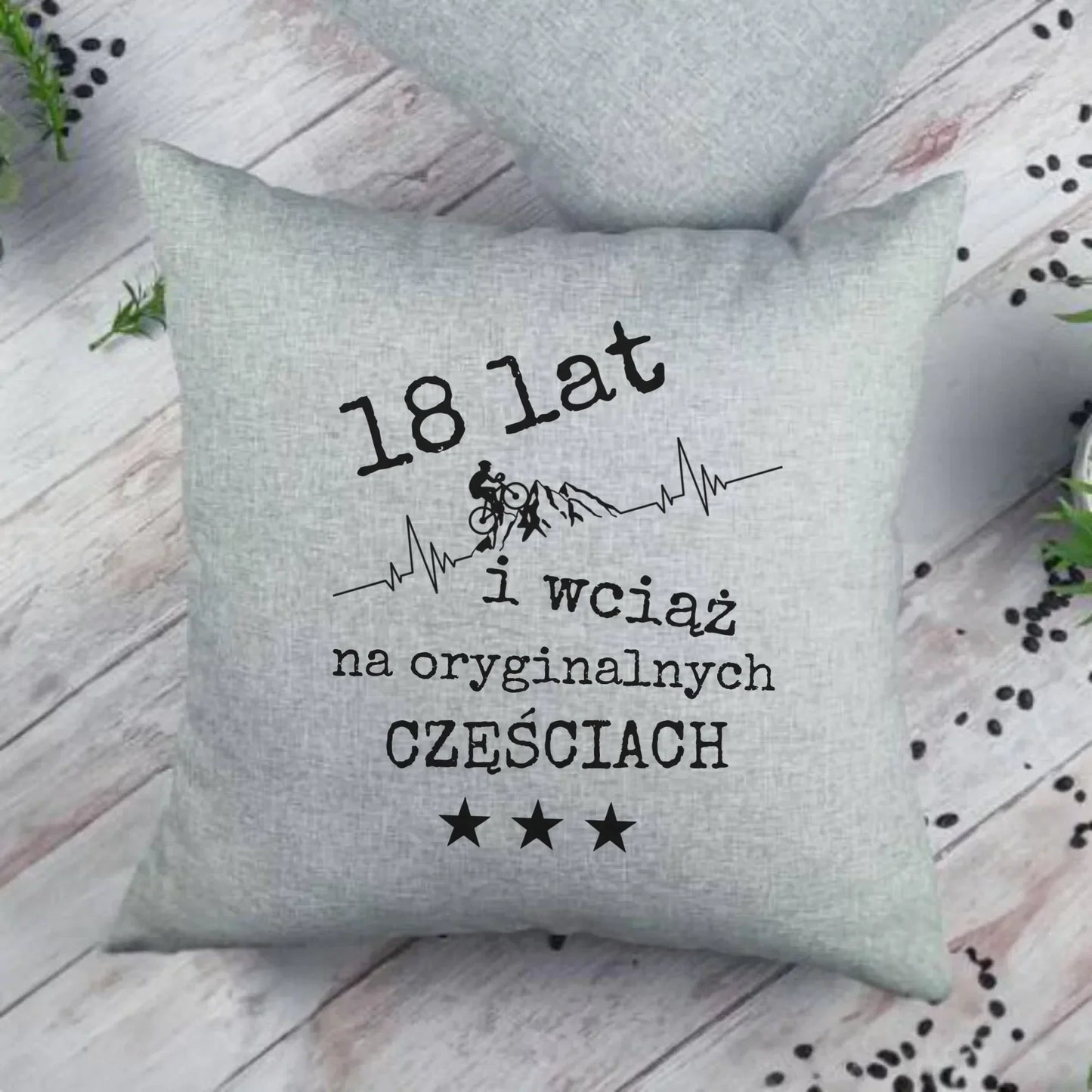 Wciąż na oryginalnych częściach | Poduszka na urodziny dla rowerzysty U28 - StoryCups.pl