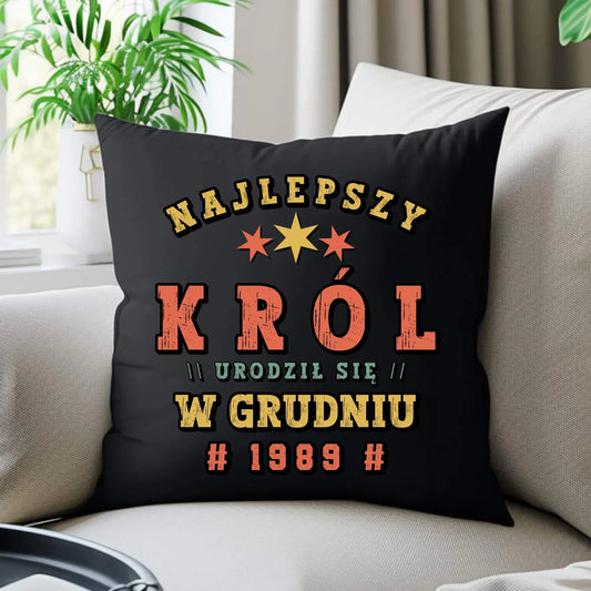 Najlepszy Król urodził się w (miesiąc, rok) | Poduszka dekoracyjna na urodziny U26 - StoryCups.pl