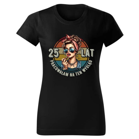 Pracowałam na ten wygląd personalizacja | Koszulka damska prezent na urodziny U15 - StoryCups.pl