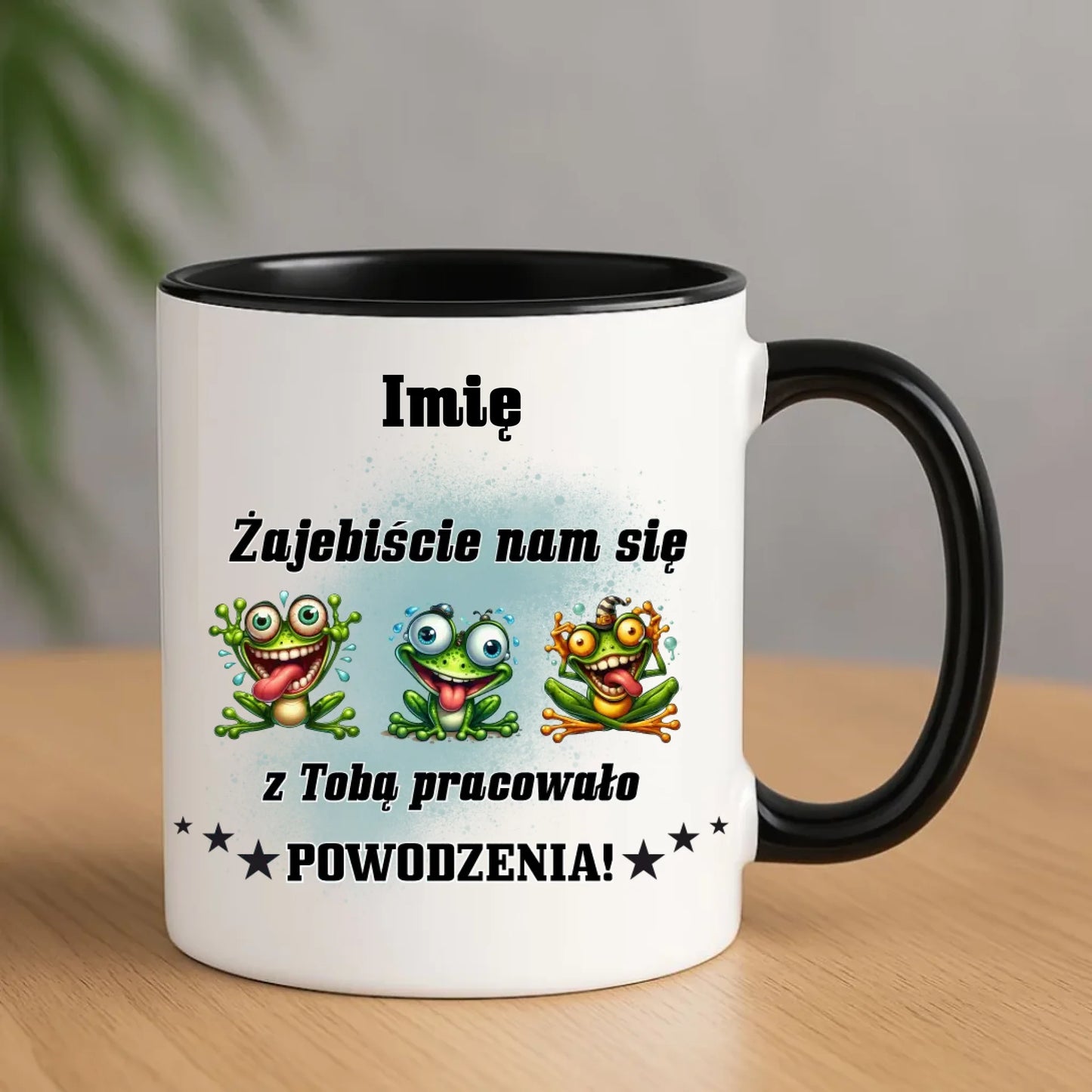 Czarny kubek z nadrukiem prezent na odejście z pracy POŻEGNANIE AWANS