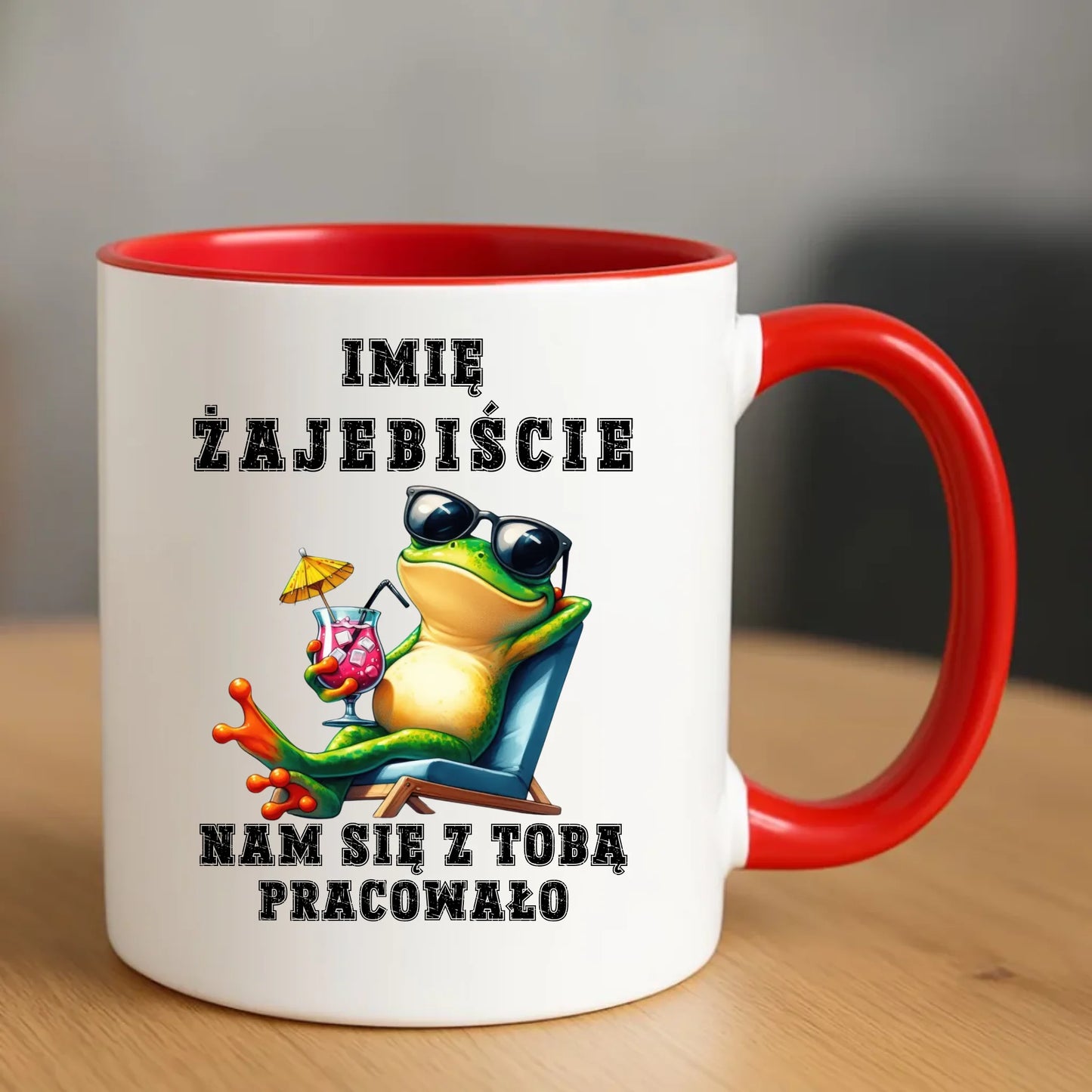 Czerwony kubek z nadrukiem prezent na odejście z pracy POŻEGNANIE AWANS