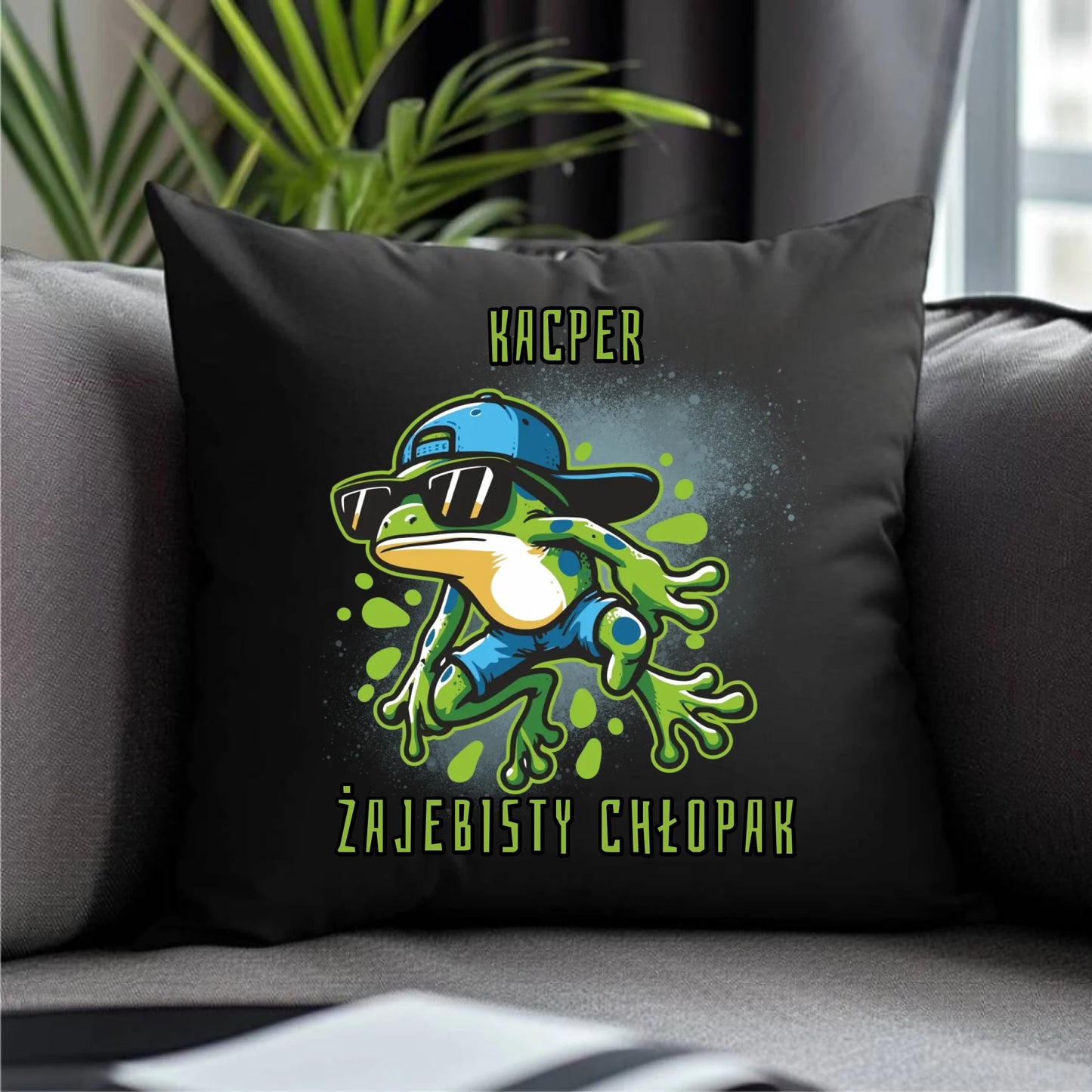 Czarna poduszka dekoracyjna storycups 1