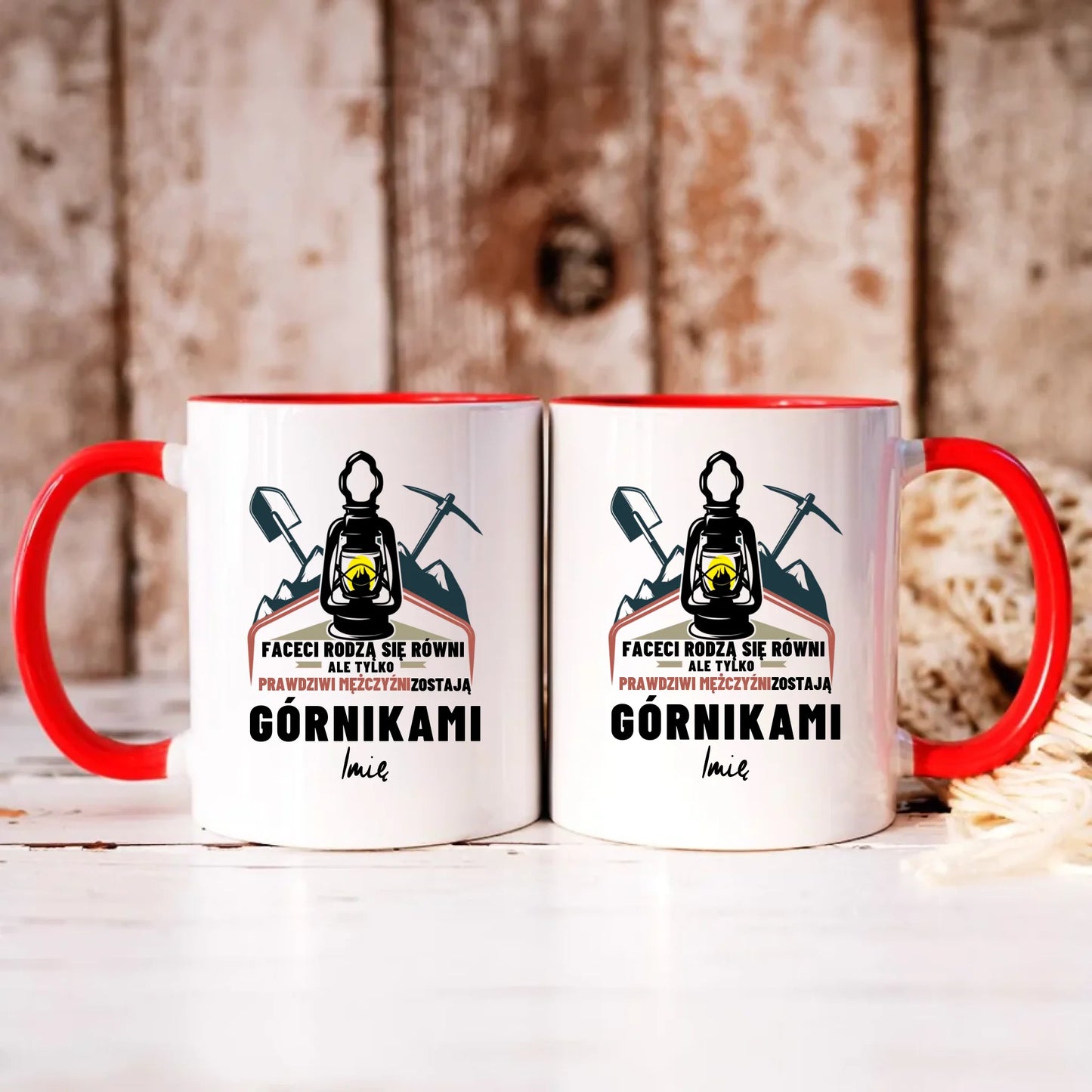 Personalizowany czerwony kubek z nadrukiem na prezent