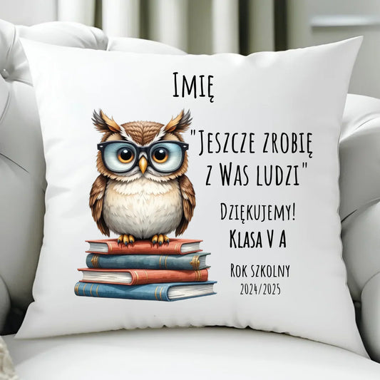 Jeszcze zrobię z Was ludzi | Poduszka dla nauczyciela na prezent N01 - StoryCups.pl