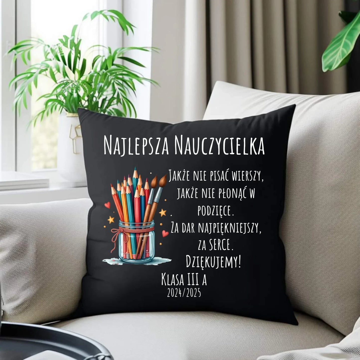 Prezent dla nauczyciela czarna poduszka dekoracyjna NAUCZYCIEL ZAKOŃCZENIE ROKU SZKOLNEGO