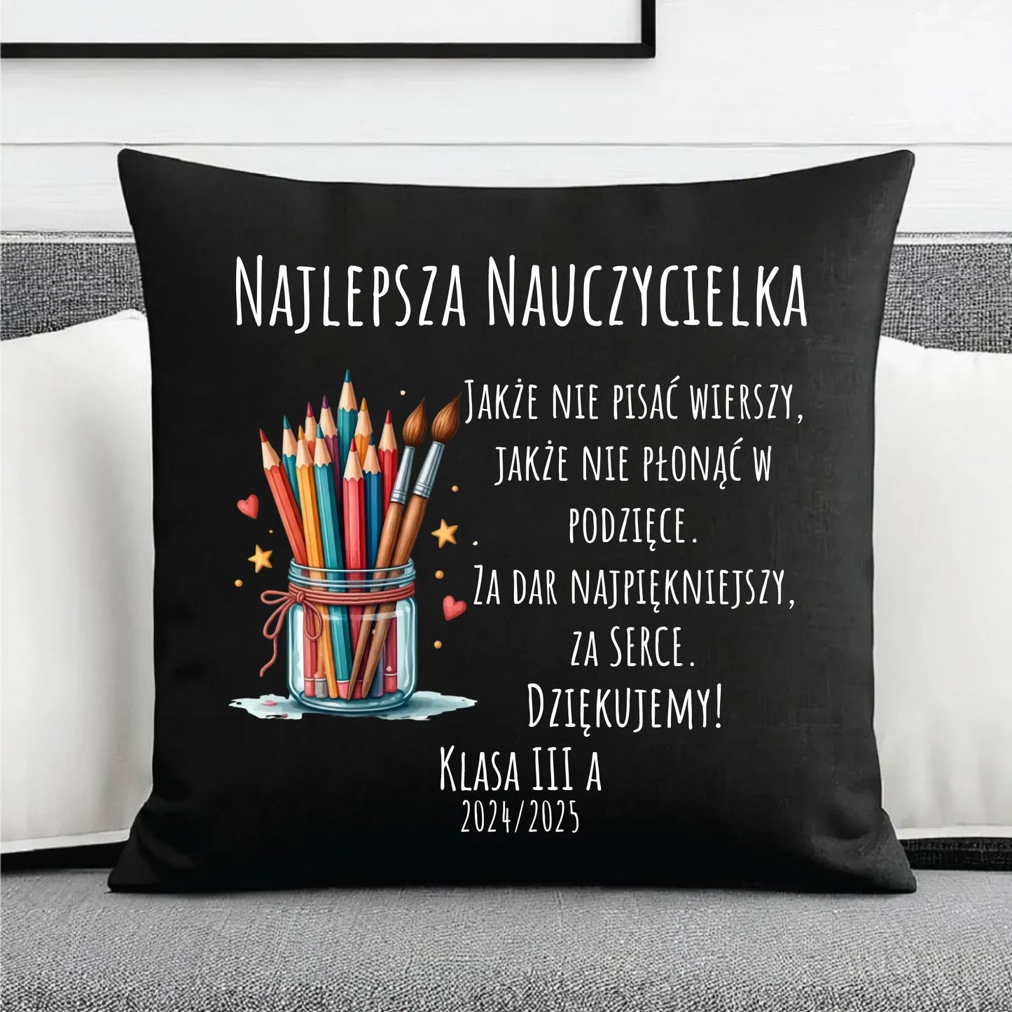 Prezent dla nauczyciela czarna poduszka dekoracyjna NAUCZYCIEL ZAKOŃCZENIE ROKU SZKOLNEGO