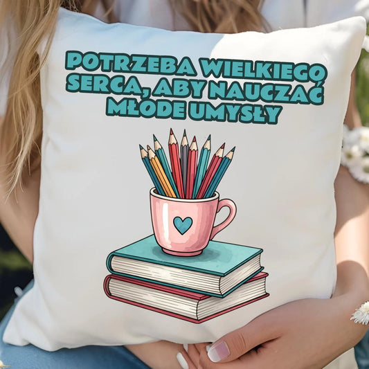 Potrzeba wielkiego serca, by nauczać młode umysły | Poduszka dla nauczyciela N13 - StoryCups.pl