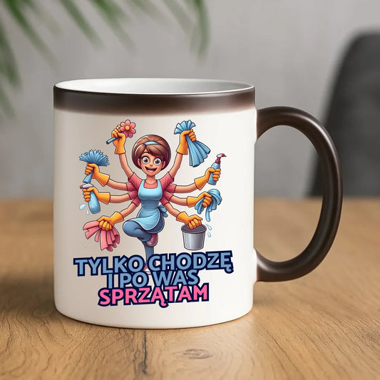 Tylko chodzę i po Was sprzątam | Kubek magiczny prezent dla mamy DM42 - StoryCups.pl