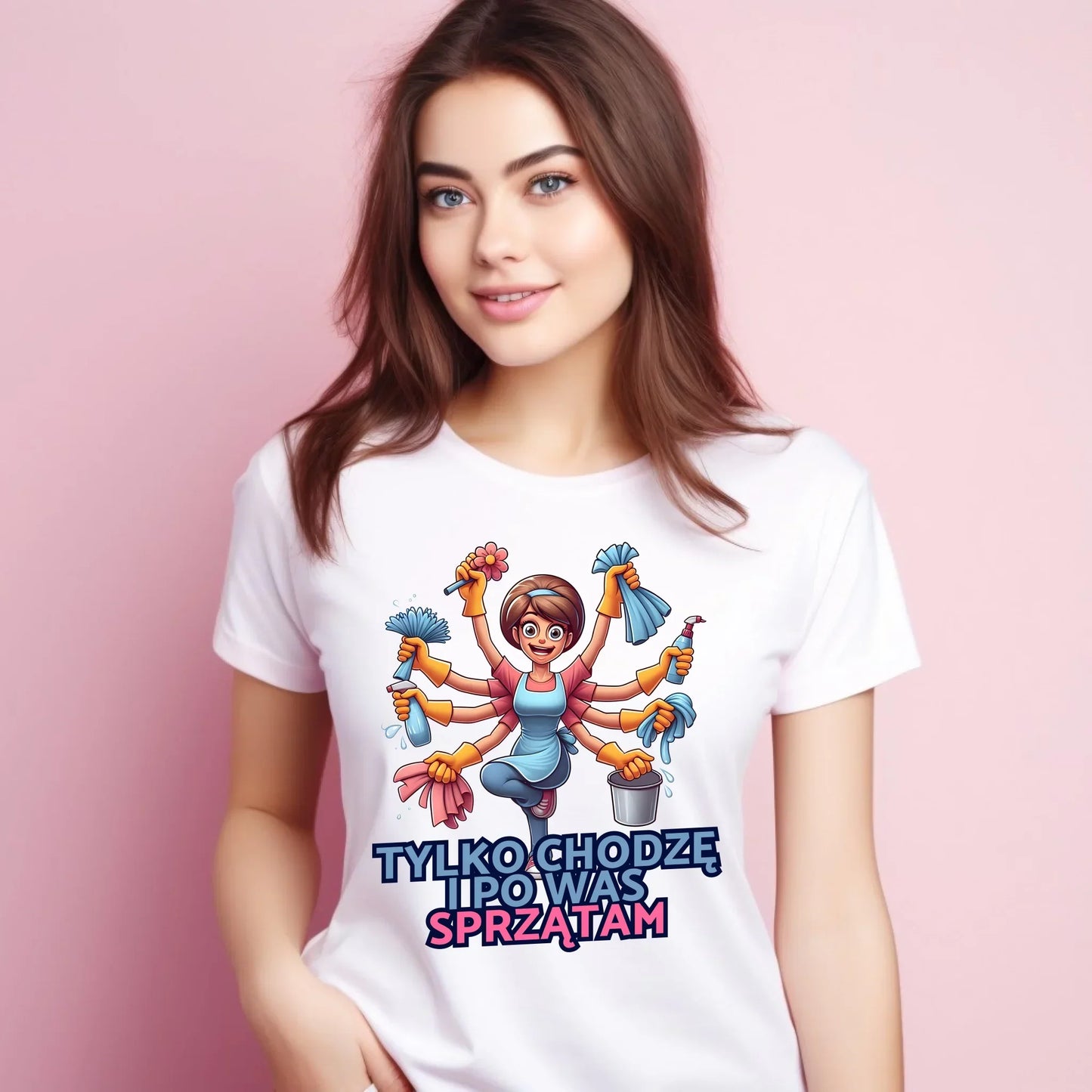 Tylko chodzę i po Was sprzątam | Koszulka damska mama DM42 - StoryCups.pl