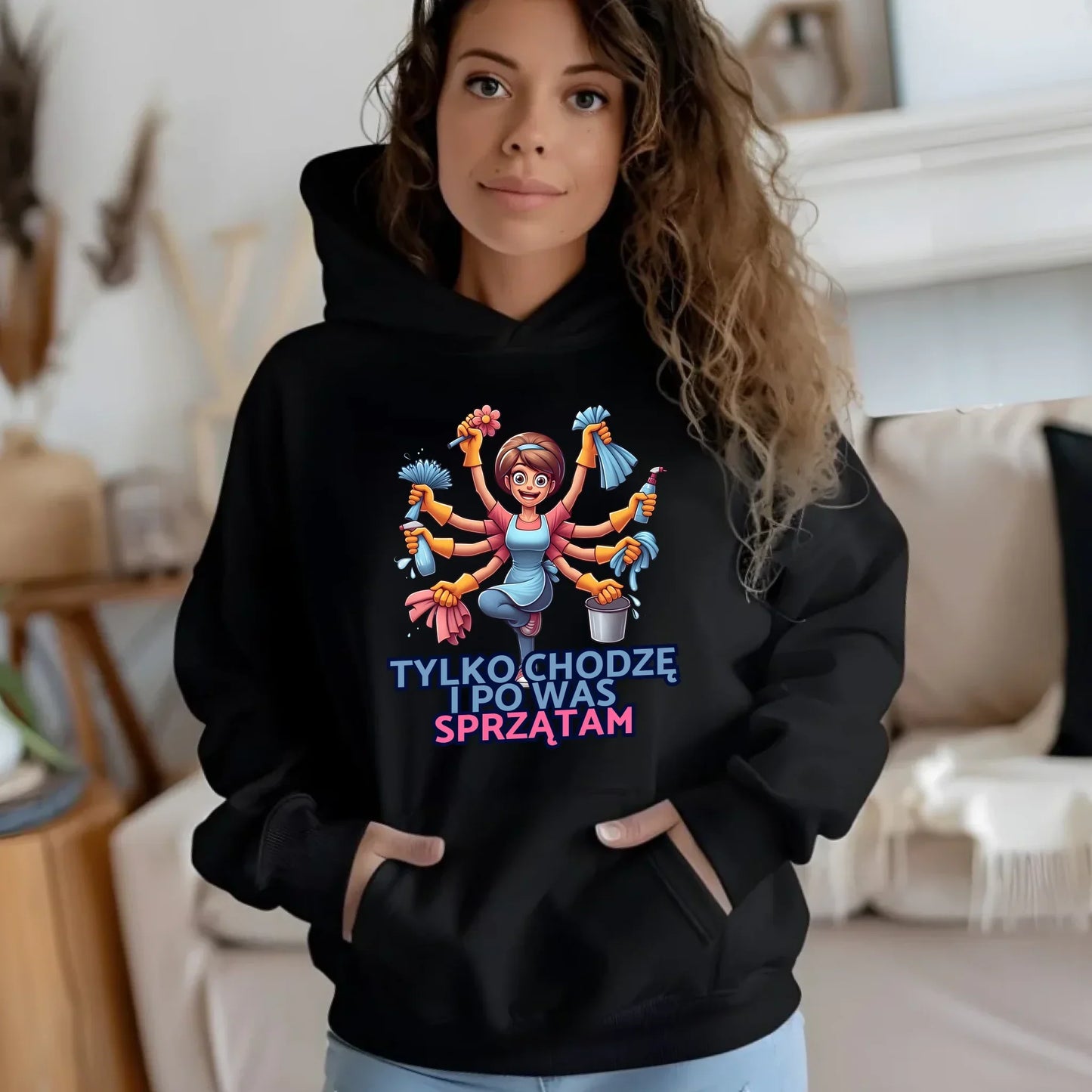 Tylko chodzę i po Was sprzątam | Damska bluza z kapturem dla mamy DM42 - StoryCups.pl