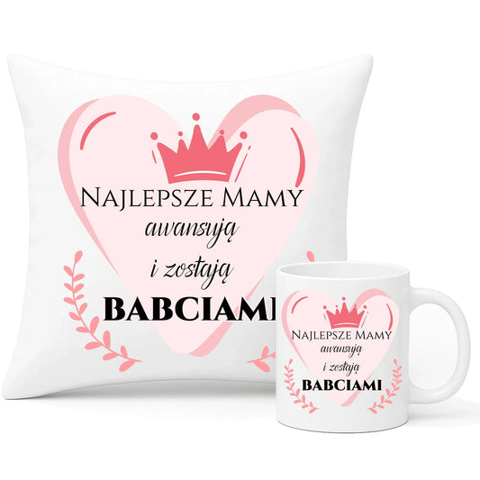 Najlepsze mamy awansują i zostają babciami | Zestaw poduszka i kubek DM26 - StoryCups.pl