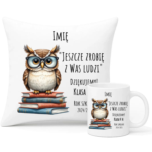 Jeszcze zrobię z Was ludzi | Zestaw poduszka i kubek dla nauczyciela na prezent N01 - StoryCups.pl