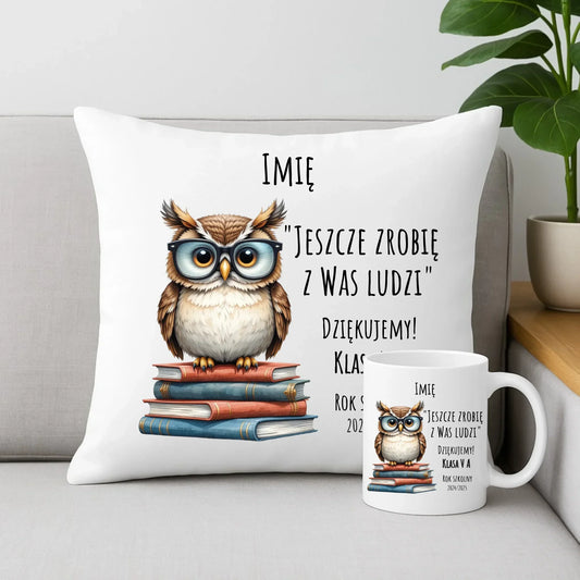 Jeszcze zrobię z Was ludzi | Zestaw poduszka i kubek dla nauczyciela na prezent N01 - StoryCups.pl