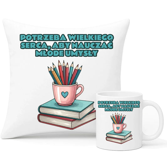 Potrzeba wielkiego serca, by nauczać młode umysły | Zestaw poduszka i kubek dla nauczyciela N13 - StoryCups.pl