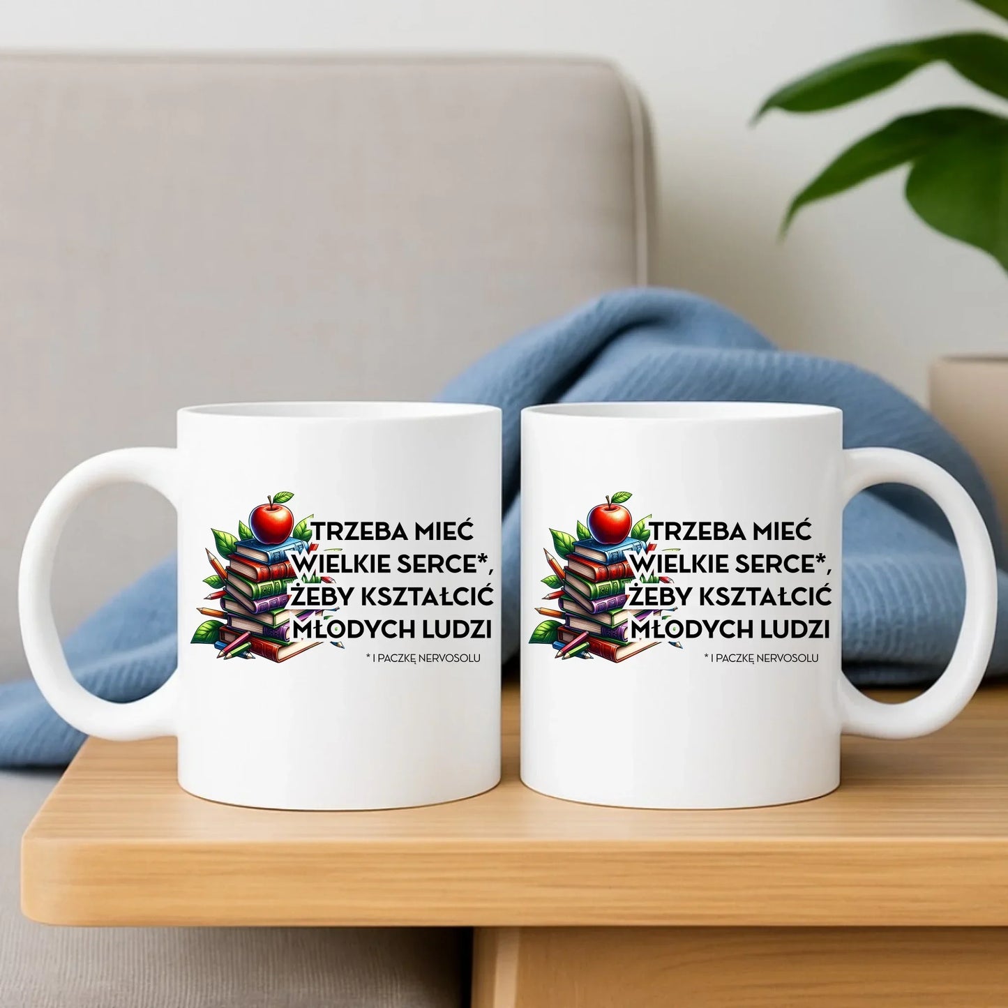 Trzeba mieć wielkie serce i paczkę nervosolu | Zestaw poduszka i kubek prezent dla nauczyciela N73 - StoryCups.pl