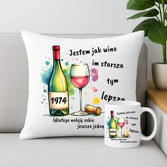 Jestem jak wino im starsza tym lepsza | Zestaw poduszka i kubek prezent na urodziny U13 - StoryCups.pl