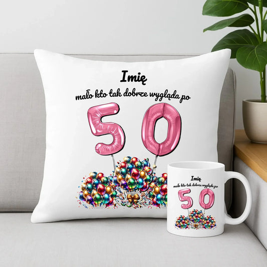 Mało kto tak dobrze wygląda | Zestaw poduszka i kubek na urodziny U16 - StoryCups.pl
