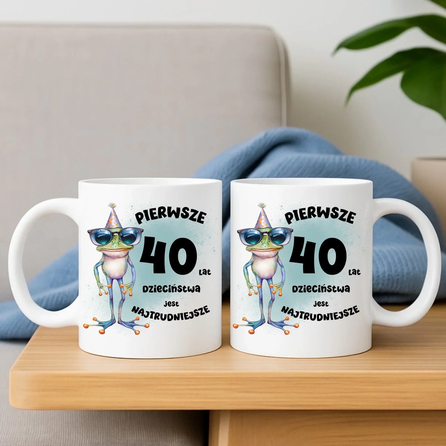 Pierwsze 40 lat dzieciństwa jest najtrudniejsze | Zestaw poduszka i kubek na urodziny U20 - StoryCups.pl