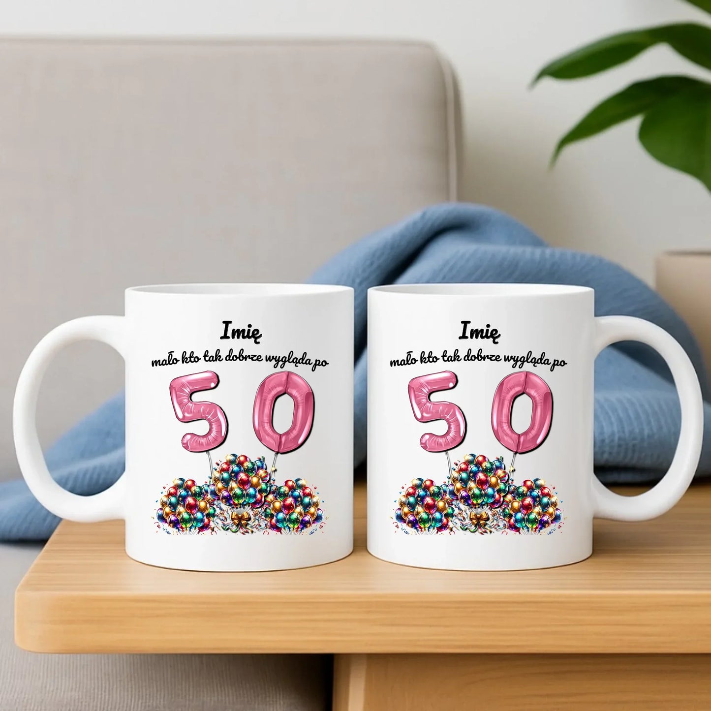Mało kto tak dobrze wygląda | Zestaw poduszka i kubek na urodziny U16 - StoryCups.pl