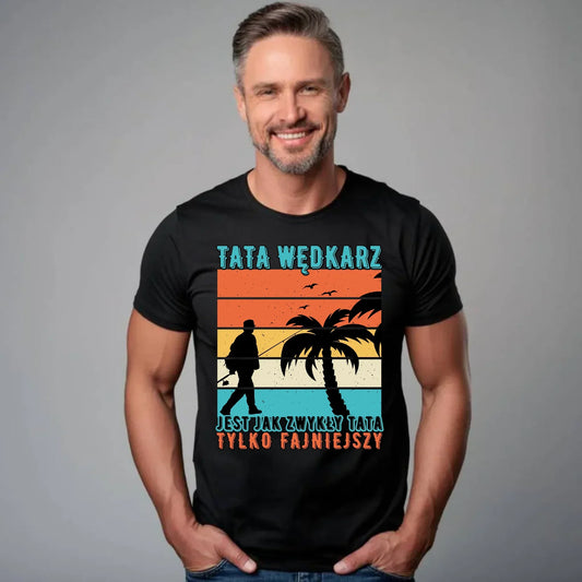 Tata wędkarz | Koszulka męska z nadrukiem DT06 - StoryCups.pl