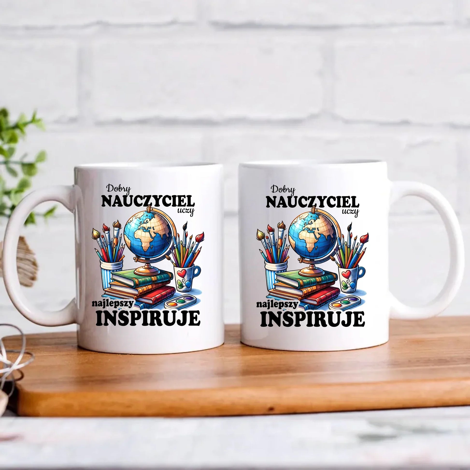 Najlepszy nauczyciel inspiruje | Kubek prezent dla nauczyciela N72 - StoryCups.pl